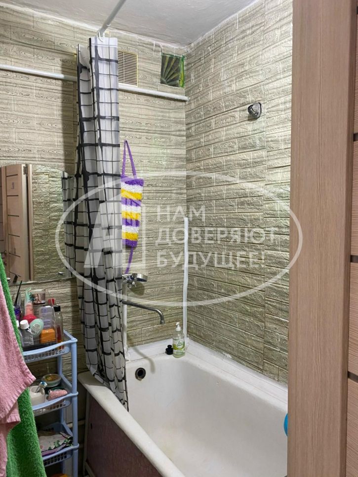 3-комн квартира улица Космонавтов, 12