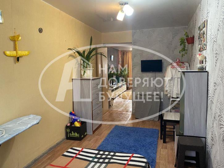 3-комн квартира улица Космонавтов, 12