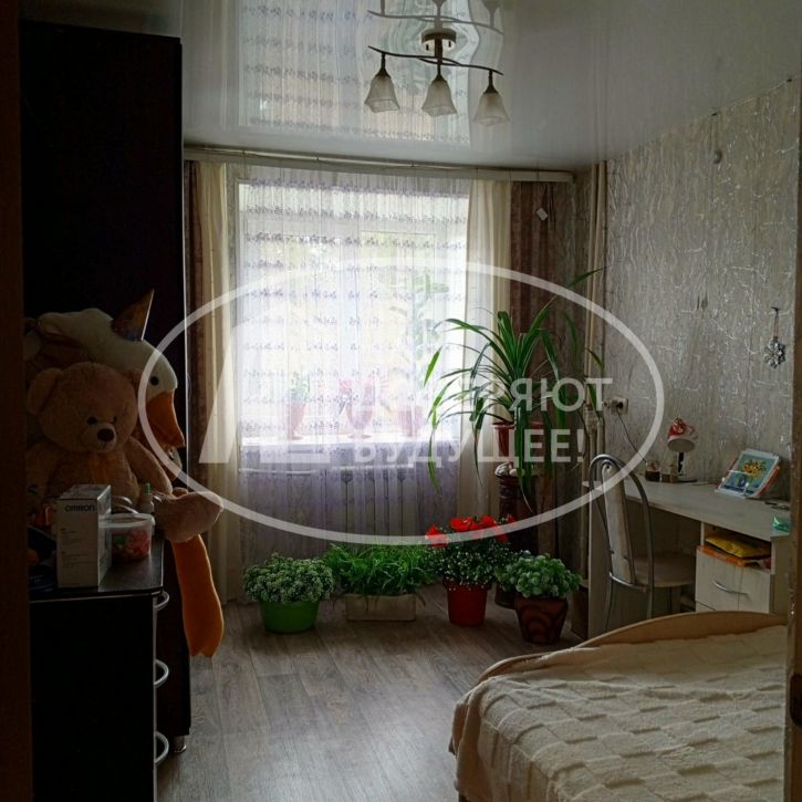 3-комн квартира улица Каширина, 10