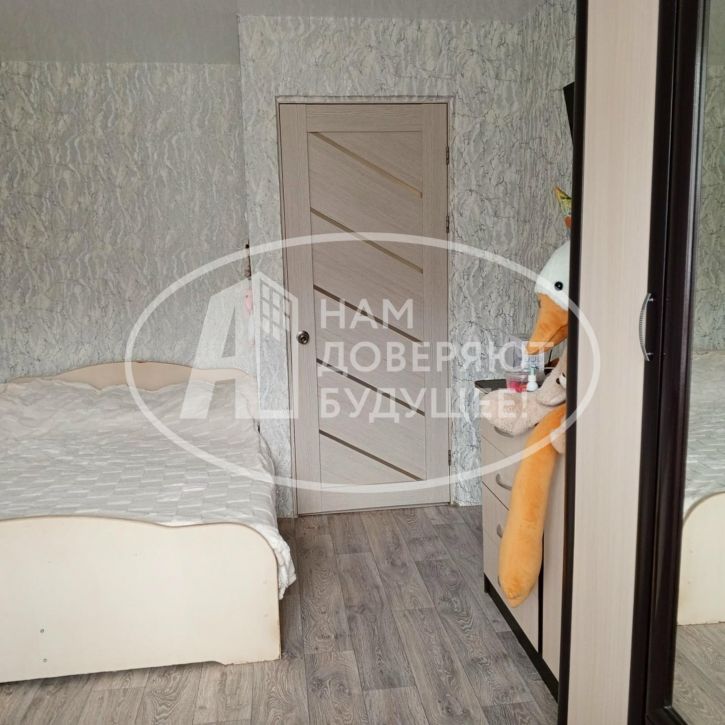 3-комн квартира улица Каширина, 10