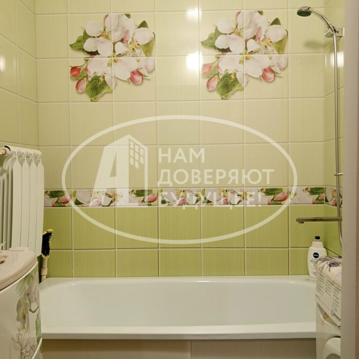 3-комн квартира улица Каширина, 10