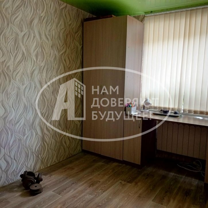 3-комн квартира улица Каширина, 10