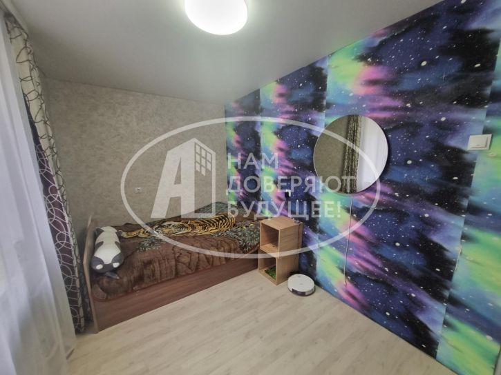 3-комн квартира Коммунистическая улица, 37