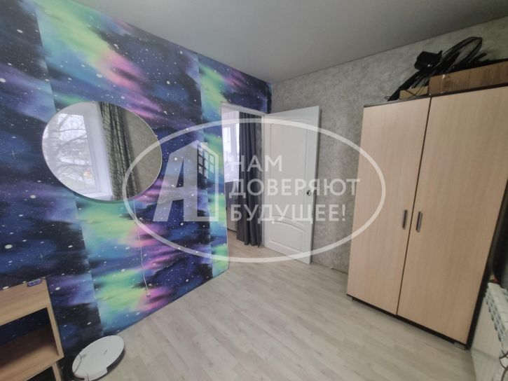 3-комн квартира Коммунистическая улица, 37