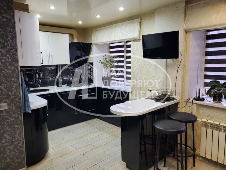 3-комн квартира Коммунистическая улица, 23