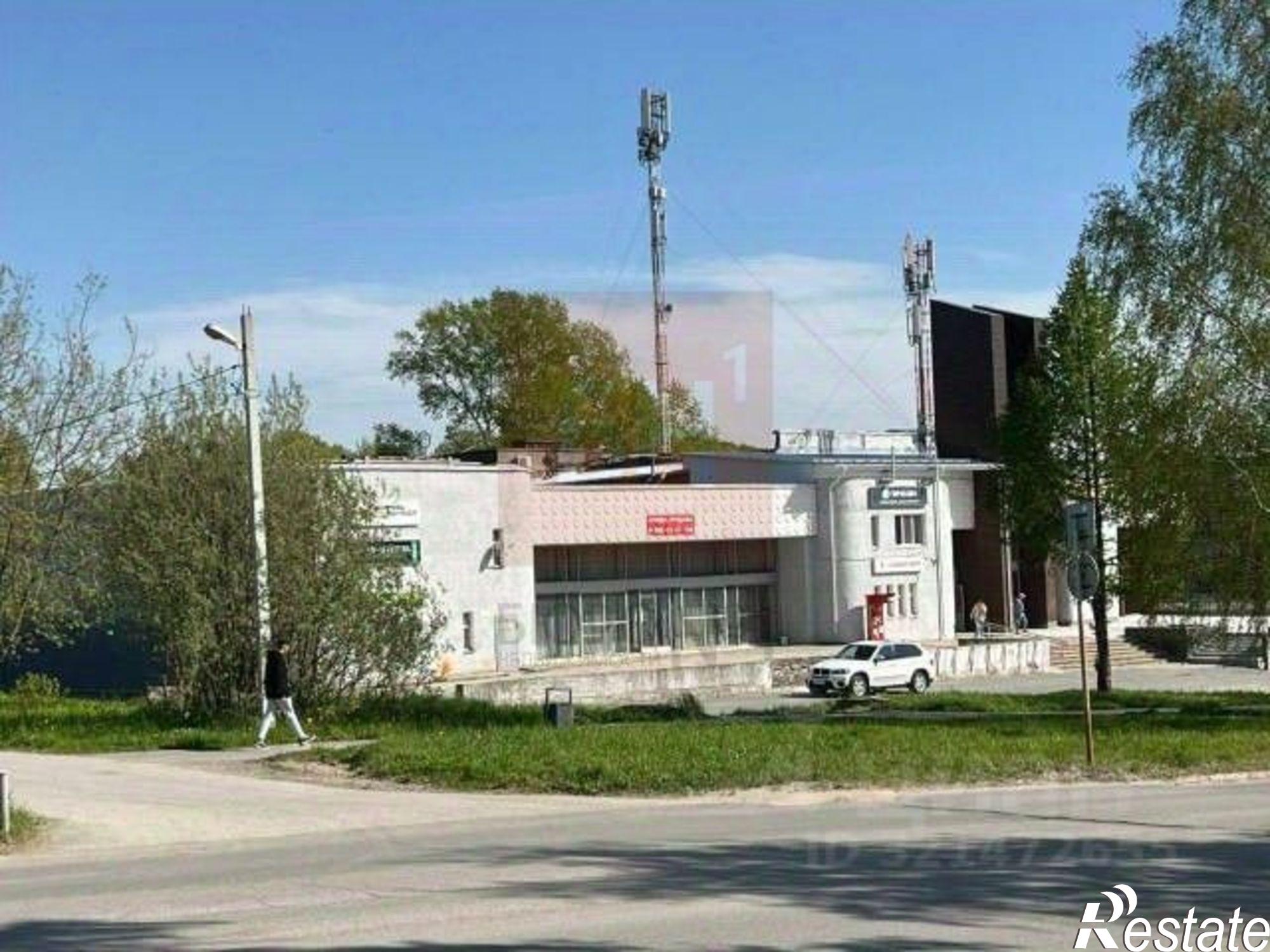 Сдать торговое помещение за 240 000 рублей на Березники г., Свердлова ул., д.84, литер а