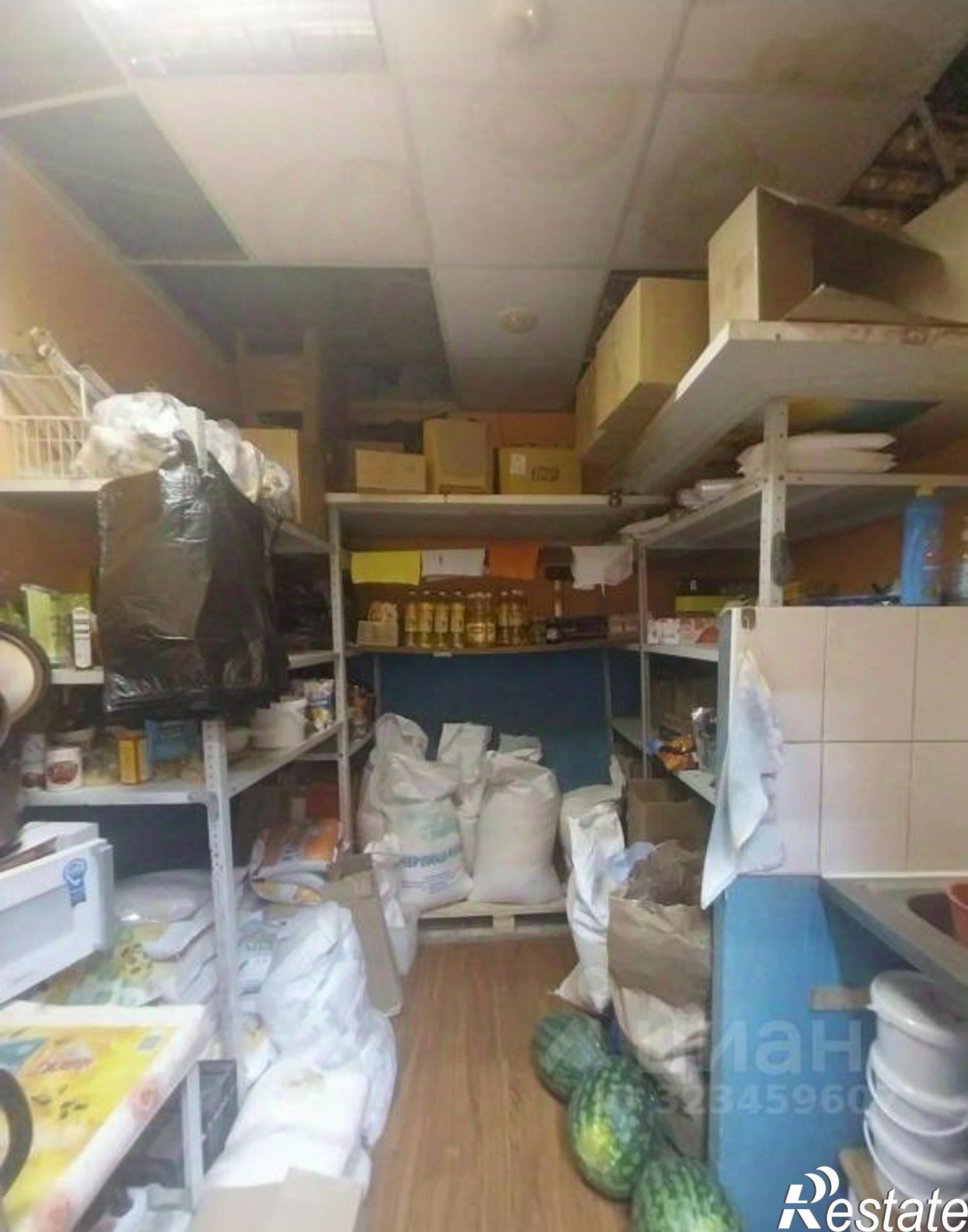 Купить торговое помещение за 3 071 500 рублей на г Александровск, рп Яйва