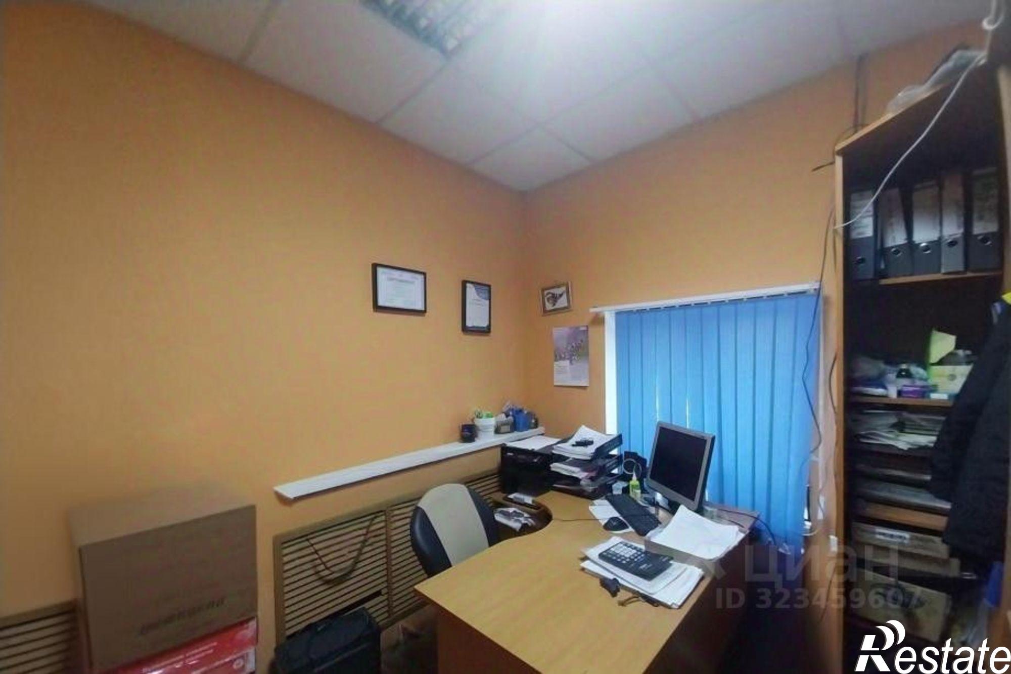 Купить торговое помещение за 3 071 500 рублей на г Александровск, рп Яйва