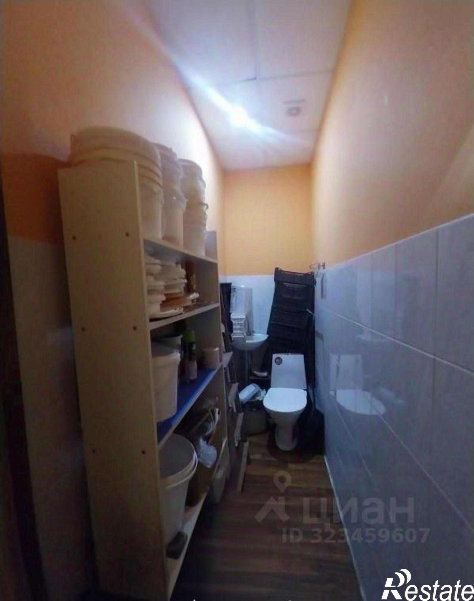 Купить торговое помещение за 3 071 500 рублей на г Александровск, рп Яйва