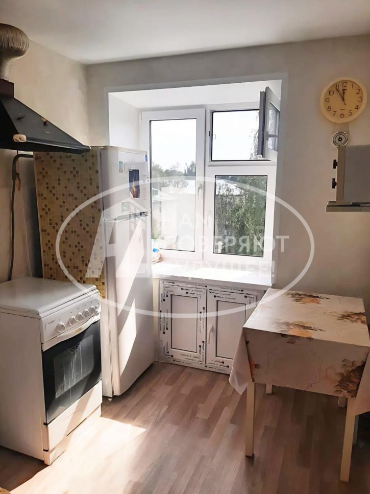 3-комн квартира улица Кабалевского, 10