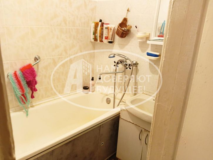 3-комн квартира улица Кабалевского, 10