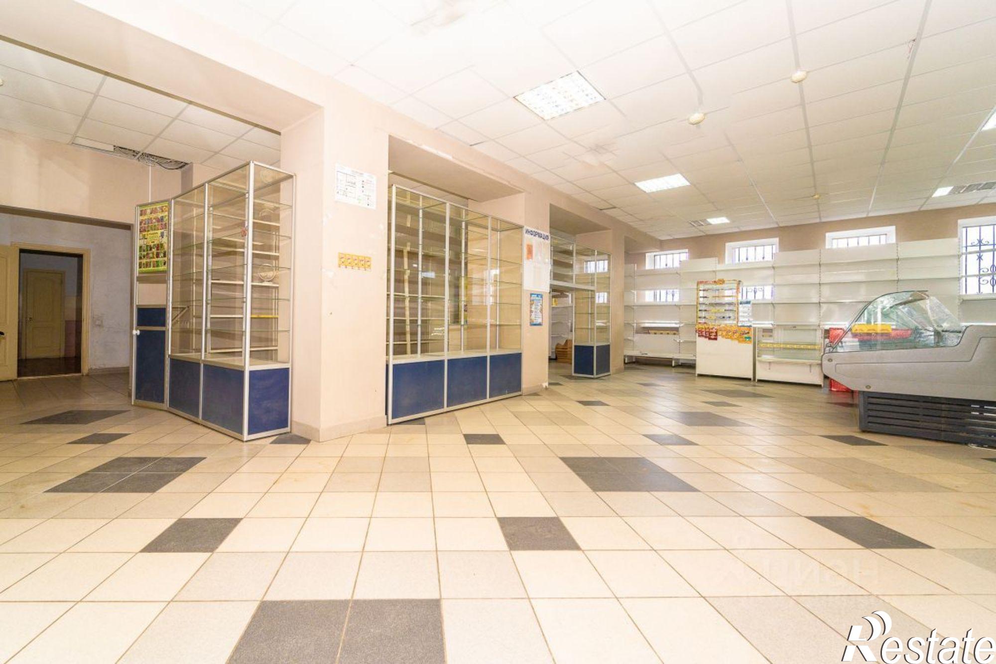 Купить торговое помещение за 24 970 900 рублей на ул Строителей, 28