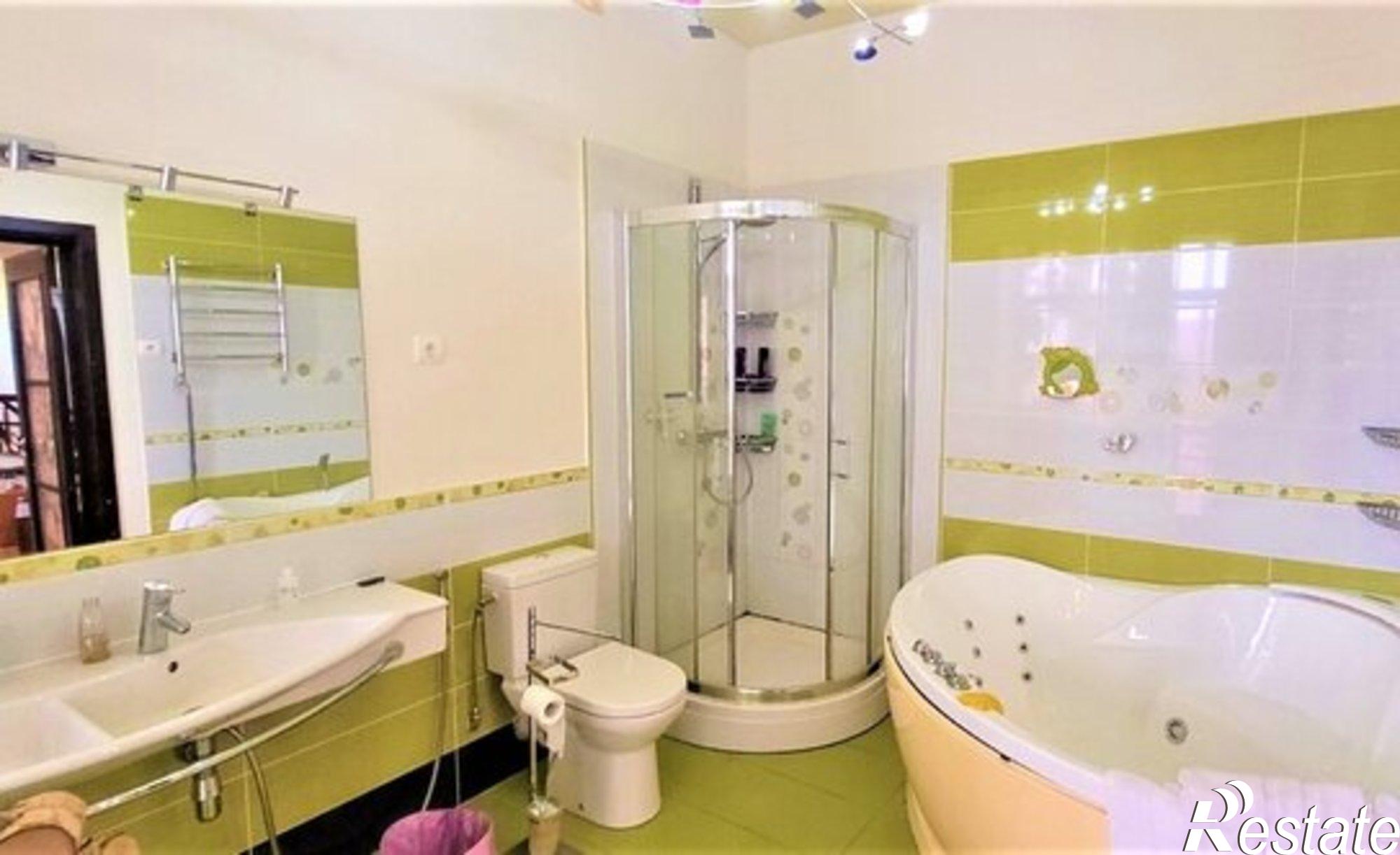 Купить квартиру за 20 000 000 рублей на улица Кабалевского, 28/1