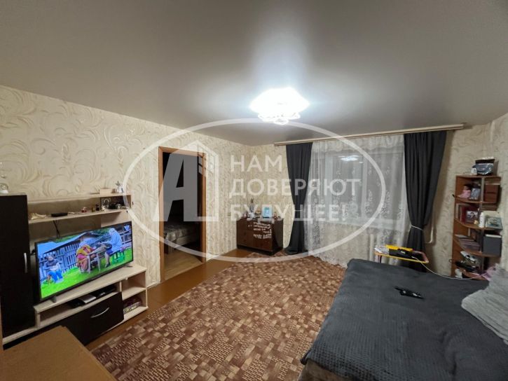 4-комн квартира улица Юности, 16