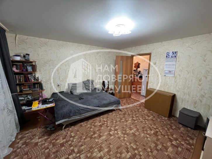 4-комн квартира улица Юности, 16