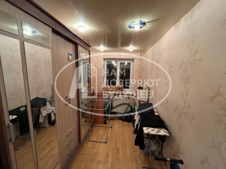 4-комн квартира улица Юности, 16