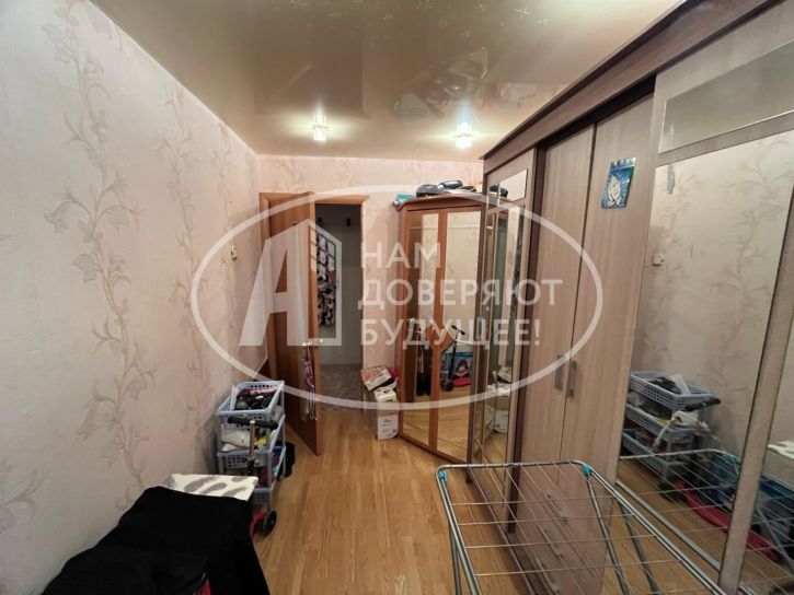 4-комн квартира улица Юности, 16