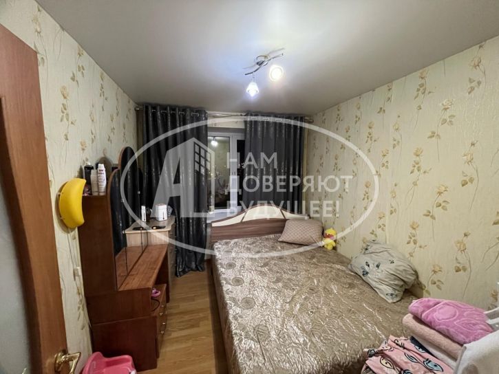 4-комн квартира улица Юности, 16