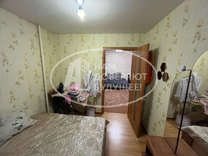 4-комн квартира улица Юности, 16