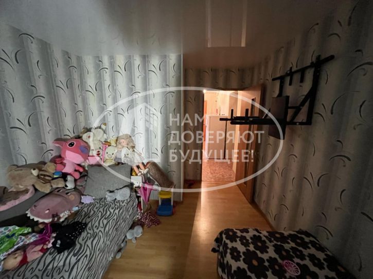 4-комн квартира улица Юности, 16