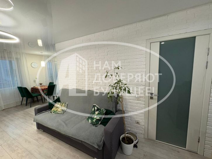 3-комн квартира улица Декабристов, 36