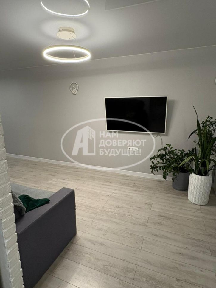 3-комн квартира улица Декабристов, 36