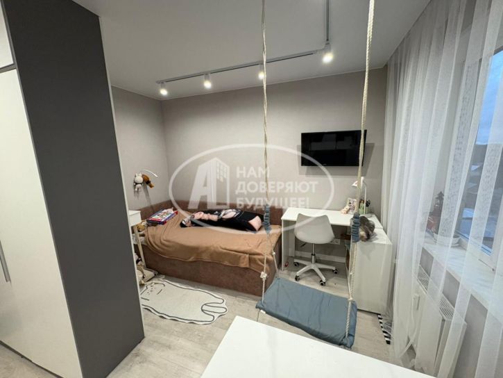 3-комн квартира улица Декабристов, 36