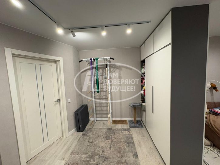 3-комн квартира улица Декабристов, 36