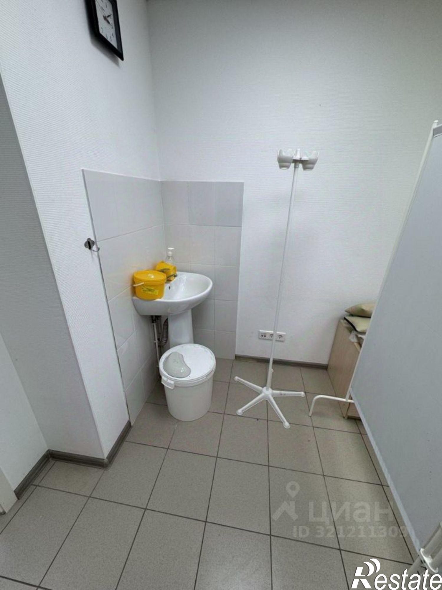 Сдать торговое помещение за 60 000 рублей на Пермь, улица Куйбышева, 63