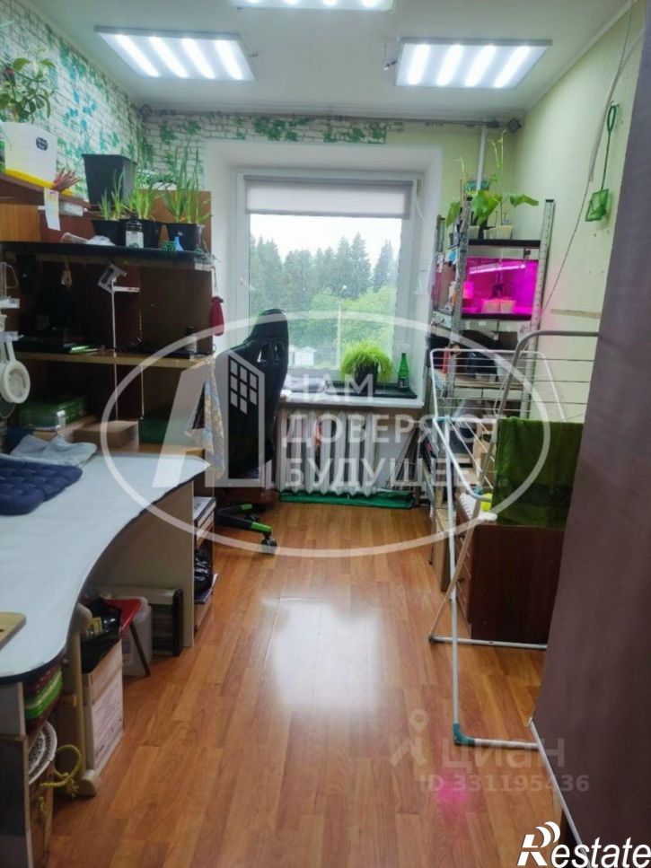 4-комн квартира ул Космонавтов, 6,  д. 6