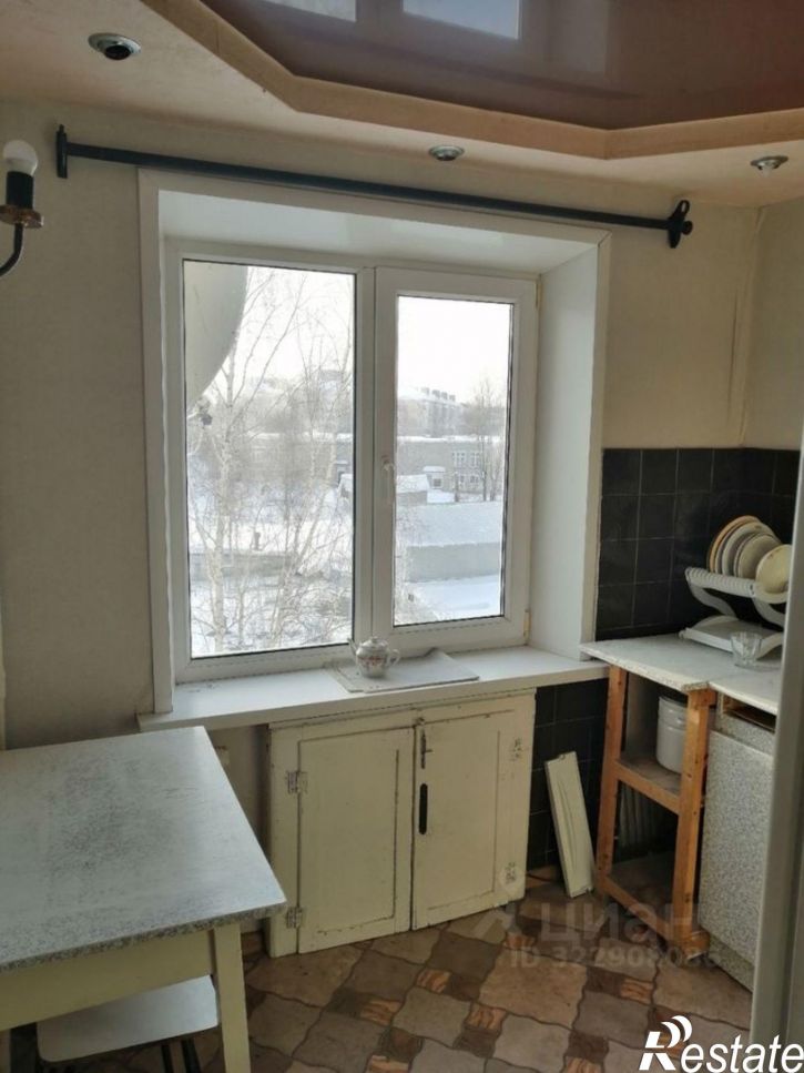 3-комн квартира Губаха, улица Орджоникидзе, 3