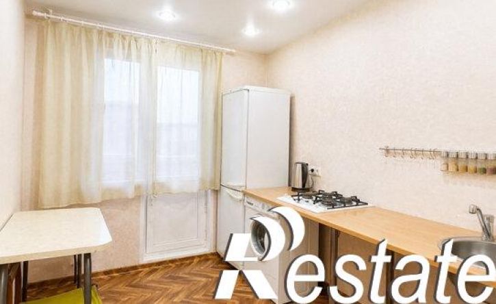 3-комн квартира улица Парижской Коммуны, 28,  д. 28